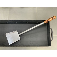 Совок с деревянной ручкой